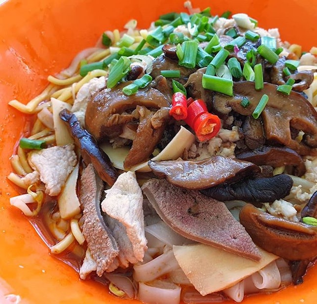 Mushroom Minced Meat Noodles (Bak Chor Mee) 香菇肉挫面.