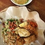 Warung Nasi Ayam Bu Sri Masakan Khas Bali