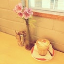 #coffee #latte #coffeeart #flowers #onthetable #sgfood #instafood #singapore #sgig #instagramsg #igsg