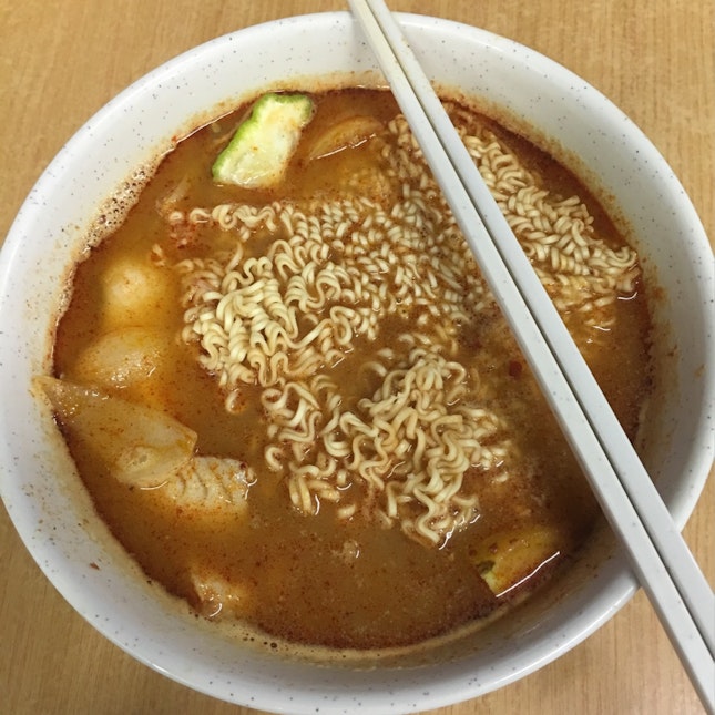 Tomyum Fish With Instant Noodle