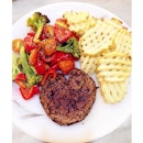 Western Thursday😋👌 #portobello#grilled#fries#lunch#thursday#vegetarianandproud#vegetarian❤️