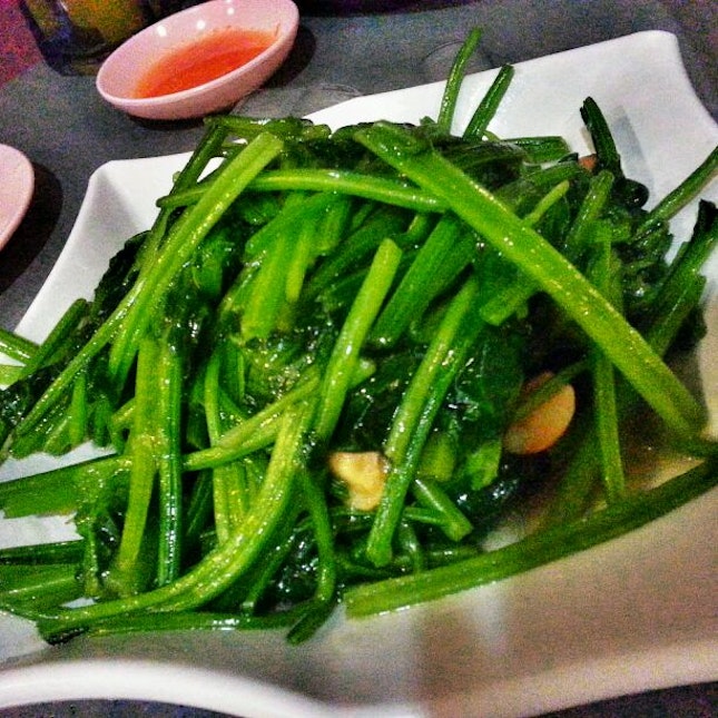 Stir Fry Poh Chai With Garlic