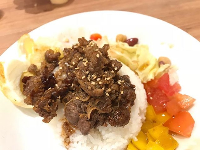 #yakiniku #ricebowl from #moscafe 
Basically it’s just the deconstructed burger form on a plate 😅😂😋
#FoodreviewsSG #FoodreviewsAsia