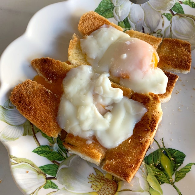 Nicely Done Eggs on Toast (RM 5)