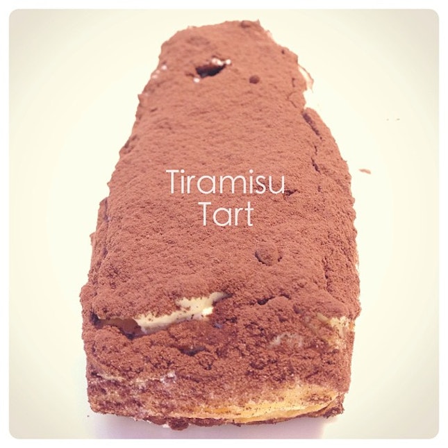 20121224 Tiramisu tart! Thin layers of what I supposed to be filo pastry, filled w mascarpone cheese, dusted w a thick coat of cocoa powder.