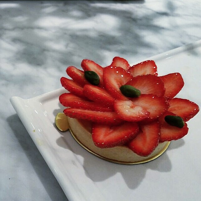 Strawberry Tart •SGD 8•

French Gariguette strawberries beautiful crafted on a bed of smooth light vanilla cream, in freshly baked crisp buttery tart base.
