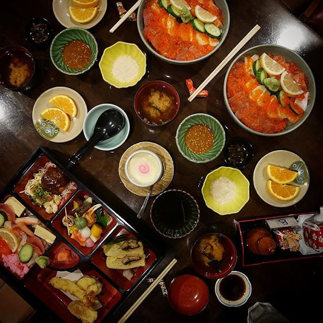 Chirashi Bento •SGD $35•

Dinner after EatSingapore media launch.