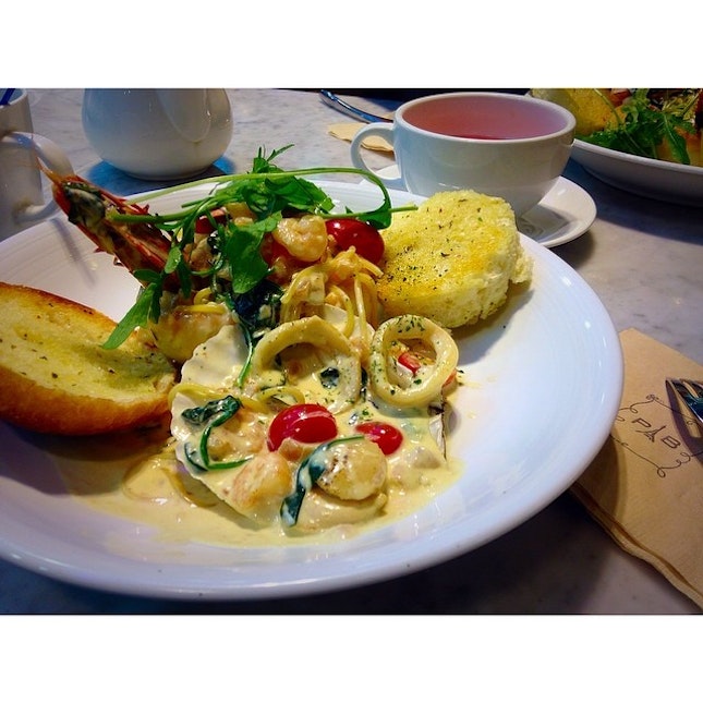 Has to be the choice for a #Friday #Lunch #sgfood #pasta #seafood #food #parisbaguettecafe