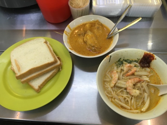 Laksa, Curry Chicken And Bread