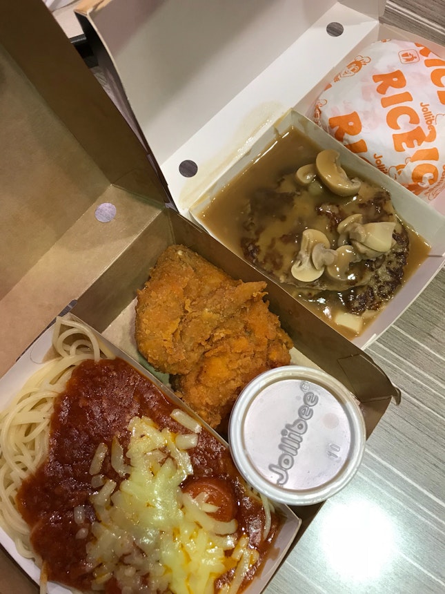 Spaghetti Bolognaise With Chicken Drumstick