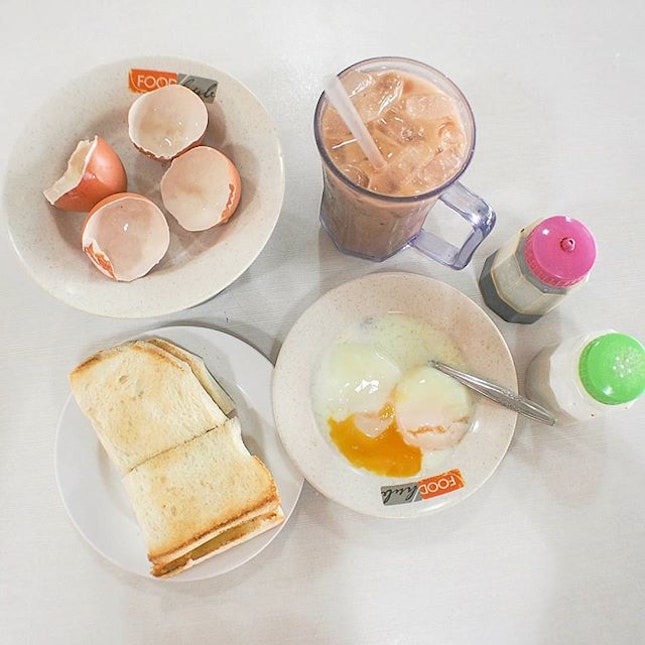 Back when I was still living in the areas of Telok Blangah Crescent, breakfast would always be a whole family event.