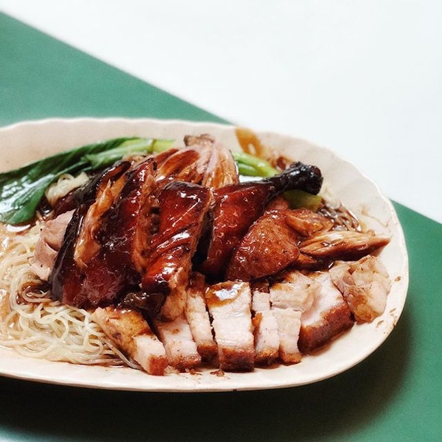 Yummilicious roast meat makes #gluttonme order 3 types at one go
Roast Duck Drumstick, Char Siew and Roast Pork noodles
📍福顺 (锦记) 烧腊面家
.
