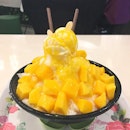 Mango Tango Bingsu

The pieces of mangoes here were plentiful and carried a sweet and slightly sour taste, topped with vanilla ice cream, chocolate-coated biscuit sticks and poured in mango syrup, that helped to sweeten the snow ice which could do with a bit more milkiness.