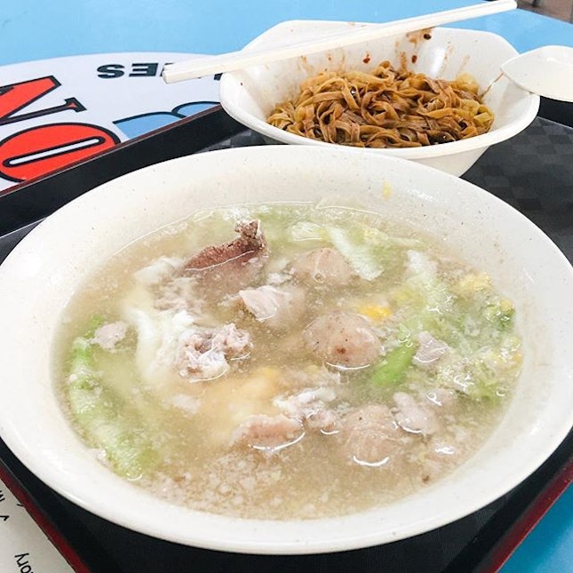 KL Noodle Soup from Fishball Noodle

The noodles was tossed in an abundance of savoury black sauce, that comes with a soup filled with various ingredients such as meatballs, egg, minced meat, slices of meat and pork liver!
