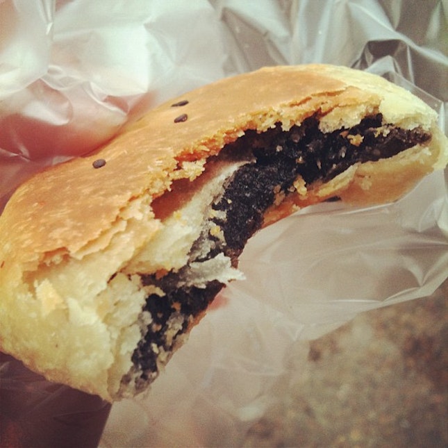 Sesame tau sar piah - one of my favorite flavors along with the salty one  What's your favorite flavor?