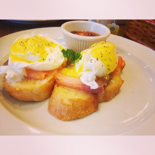 Swensen's Egg Benedict with Smoked Salmon for today.