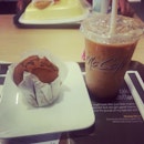 #McCafe #breakfast #chocolatechips #muffin with #mocha