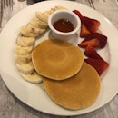 Pancakes & fruits