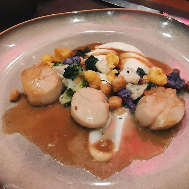 pan-seared hokkaido scallops — for $39++ i must admit its overpriced for its portion of only 3 scallops but i guess the pricetag stems from its quality?