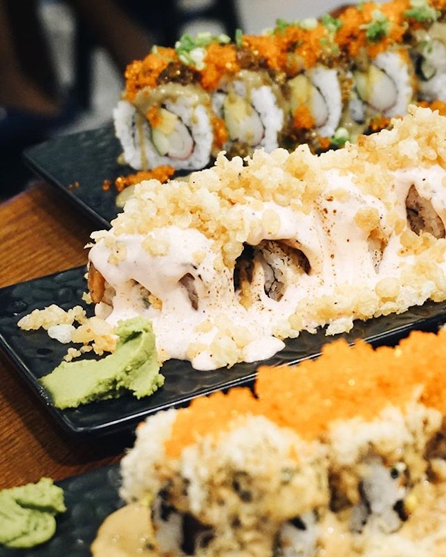 one of the happiest things in life is to be able to stuff your face with sushi, and even better when it's aburi maki rolls 😍 .