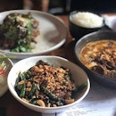 Pork roll ups ($24.50)
Massaman curry ($29.50)
Stir fried green beans ($13.50)
BBQ lamb ($32.50)
Overall ⭐️ 5/5 ⭐️
🍴The most hyped and popular restaurant in Melbourne, there’s a ~10min queue just to give your contact details and receive info of an 1-1.5hr wait.