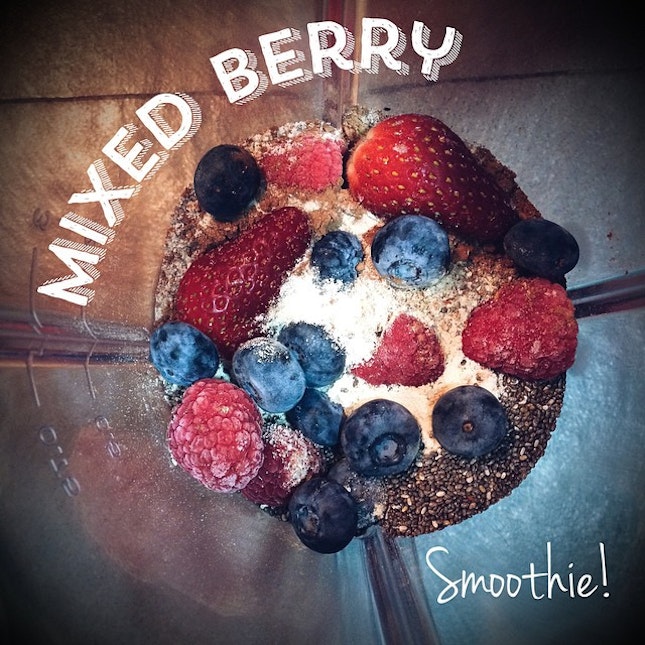 Yummy yummy Mixed Berry Smoothie for dinner 💗 Strawberry, Blueberry, Raspberry, Whey French Vanilla Creme, Flaxseed Meal, Chia Seeds, Maca Root Powder, Cacao Nibs, cold water & ice 💗 #SuperFood #foodforfoodies #yummy