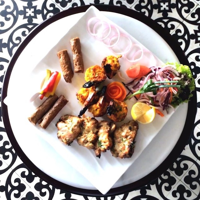 Feeling like royalty at Earl of Hindh, with appetising range of Indian kebabs, curries, naan, breads and long grained basmati rice.