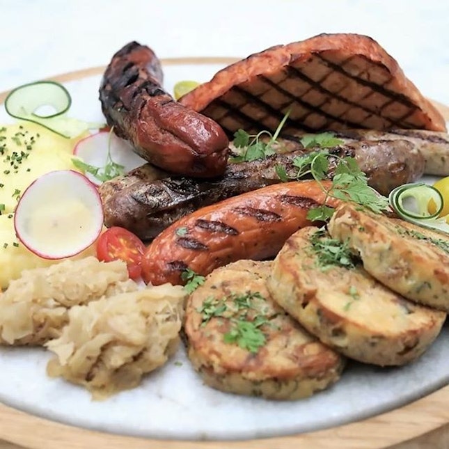 Craving for this Platter of Grilled Sausages and Meatloaf from Frieda Restaurant @frieda.restaurant 
The sharing platters for 2 and 4 are recommended.