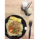 Lunch ✌️ Mittagessen 😋 #SunnySingapore #Spaghetti #Pilze #Burrple #Lecker #DasLebenDesLeiters #LifeOfAManager