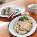 <🇩🇪> Sei die Veränderung, die du in der Welt sehen willst
<🇬🇧> Be the change that you‘d like to see in the world
•
🍛: Hainanese Chicken Rice - S$3.50
📍: Tong Fong Fatt, Singapore