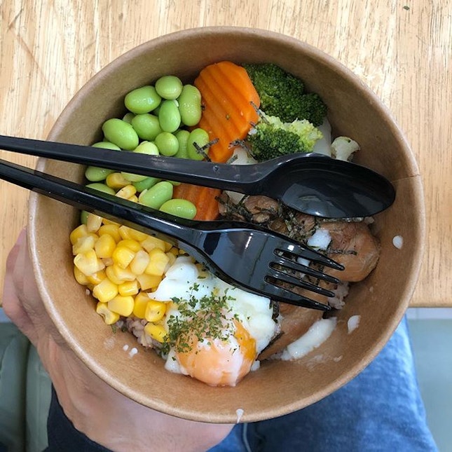 <🇩🇪> Ich versuche mal, gesunderes Essen zu nehmen
<🇬🇧> I am trying to have a healthier intake
•
🥗: Chicken Teriyaki set - S$7.2
📍: @jollibean_sg Singapore