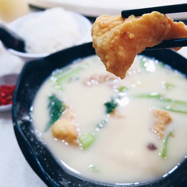 [Bugis/Hougang] There are two stalls that I would usually patronize to get my fried fish soup fix.