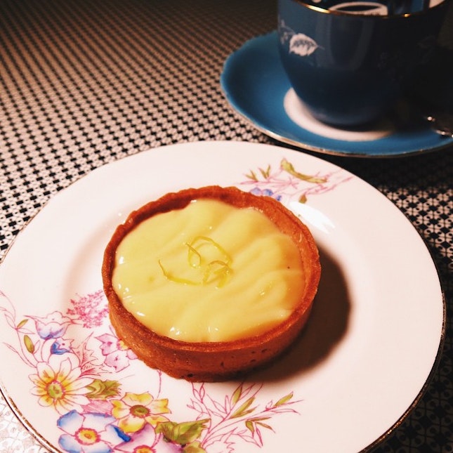 I'm on a roll in terms of hunting down the good and bad key lime/lemon tarts in Singapore.