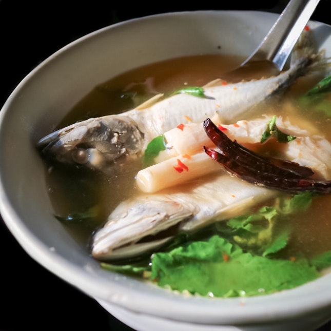 Tom Yum Pla Too (Spicy and Sour Thai Mackerel Soup, THB 120)