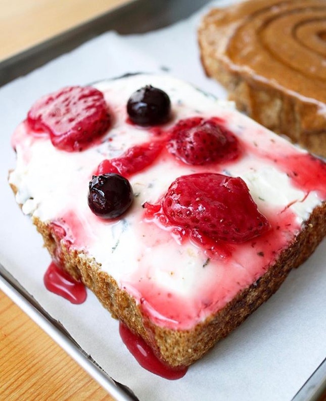 The well balanced flavours from the slight savoriness of the sage cream cheese and sweetness of the berry compote ranks this toast at a close second among my favourites at Woodlands Sourdough.