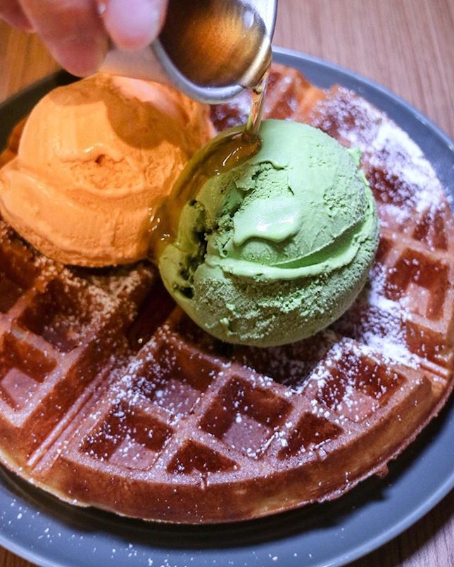 My recent liking for Thai Milk Tea ice cream got me ordering this combination of Kyoto Matcha and Thai Milk Tea ice cream with homemade waffles at Sugarhaus, which comes up pretty good.