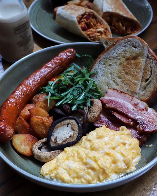 Newly added into the list of participating merchants of Burpple Beyond is Oriole Coffee + Bar and you can redeem 1 for 1 for their breakfast, pasta or salad when you sign up as a member.