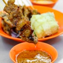 If you are around the vicinity or have a satay craving, don’t pass up the chance to have Kwong Satay, which to me, grills one of the best meat skewers in Singapore.