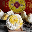 The season of mooncakes is upon us and for this year’s Mid-Autumn festival, @goodwoodparkhotelsg lineup of handcraft delicacies will include new creations of snowskin mooncakes and traditional baked ones that are available from 13 August to 21 September.