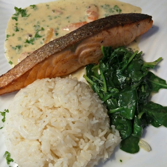 Salmon With Baby Spinach