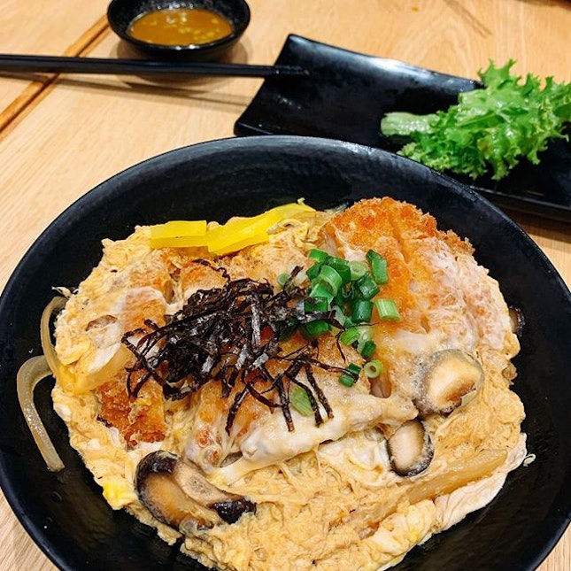 Tori Katsu Don with a generous piece of fried chicken cutlet, egg and mushrooms for a crazy price of $4.25 with @eatigo_sg’s 50% discount.