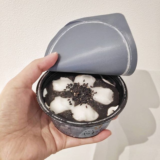 Black sesame mochi ice-cream that I bought in Japan's combini 😍 really is 真材實料.