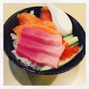 #keepitfresh for #brandnewweek #eatfresh #eathealthy #salmon #tuna #sashimi #donburi 🍣 #instafood #foodporn #foodlover #burpple #instalunch #latergram #sakaesushi #chinasquare #felzfooddiary
