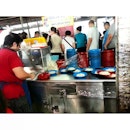 the queue for her chee cheong fun is endless..