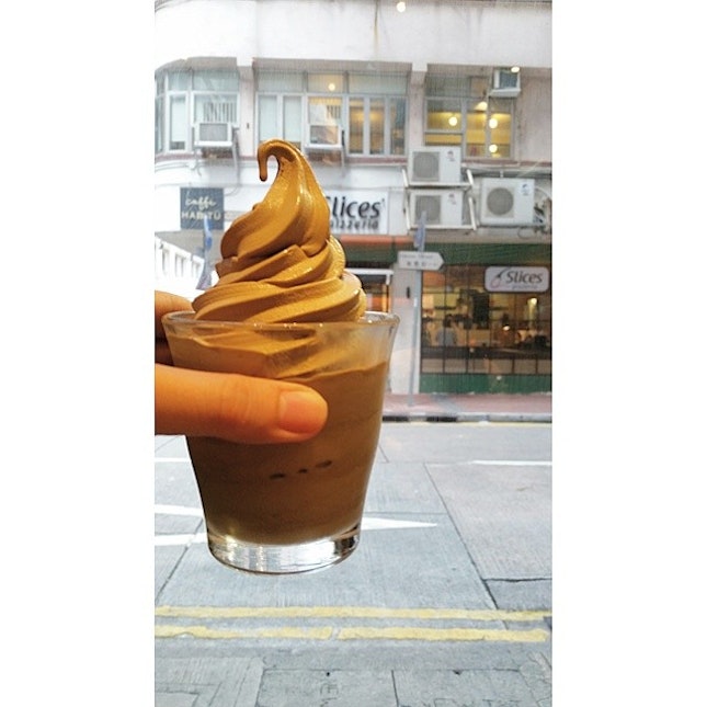 🙌🙌 roasted matcha ice cream from via tokyo in hongkong.