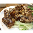 this uniquely traditional teochew dish which divides opinions - pig trotters jelly 猪脚冻.