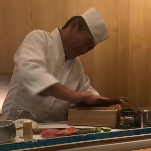 [APPRECIATION POST]
So if you’ve followed this page long enough you should know that I post quite often about Sushi Jiro 😂 It is a place that my family visits often for authentic Japanese food and it has gone from a humble restaurant in the Siglap area to its current home in Marina Mandarin.