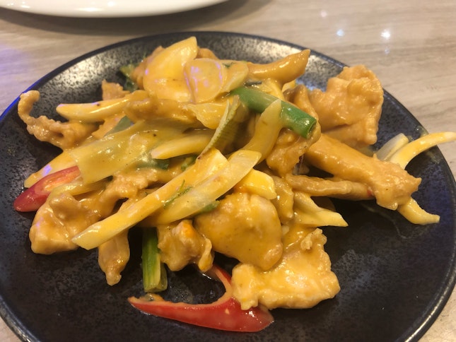 Thai Style Stir-fried Chicken in Salted Egg Sauce
