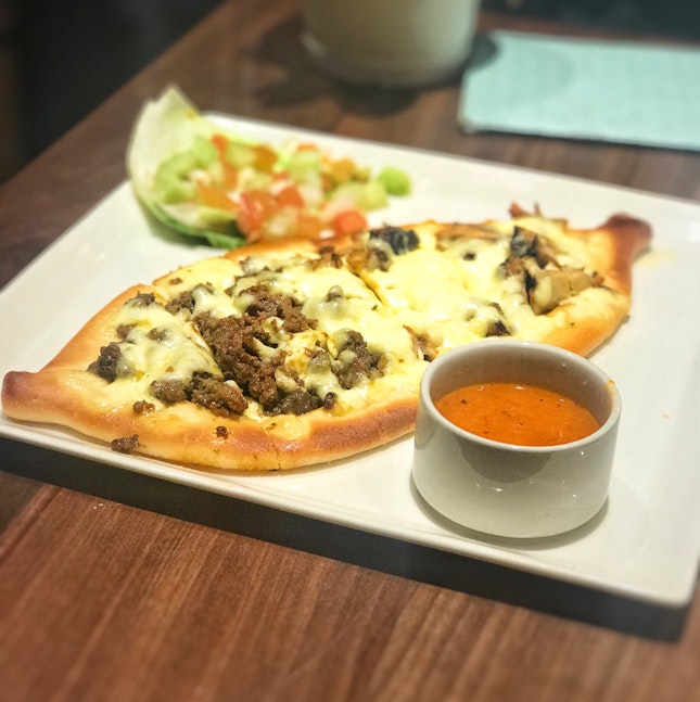 Chef’s Pide ($13.90++)