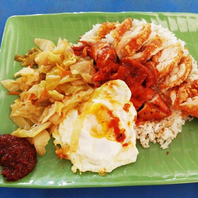 Had this Chinese nasi lemak from the same hawker Centre which houses boon lay power nasi lemak !
